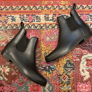Women’s size 11 black rubber rain Chelsea boot